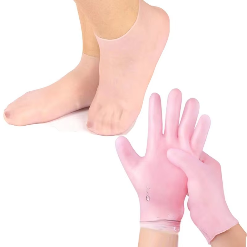 Latex Disposable Glove - ถุงเท้าซิลิโคนดูแลเท้า 1 คู่ และถุงมือเจลสปาแบบใช้ซ้ำได้ บำรุงความชุ่มชื้น ป้องกันส้นเท้าแตก